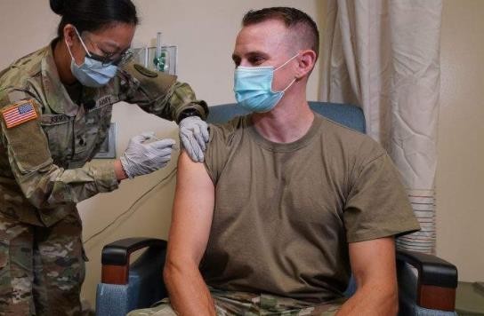 拒绝接种新冠疫苗 美国海军23名现役军人被开除