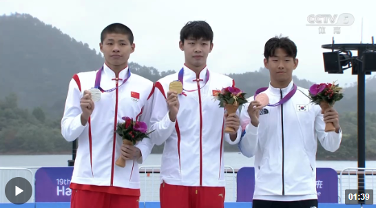 中国选手包揽马拉松游泳男子10公里冠亚军