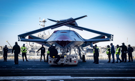 美国MQ-25无人加油机首次登上航母测试