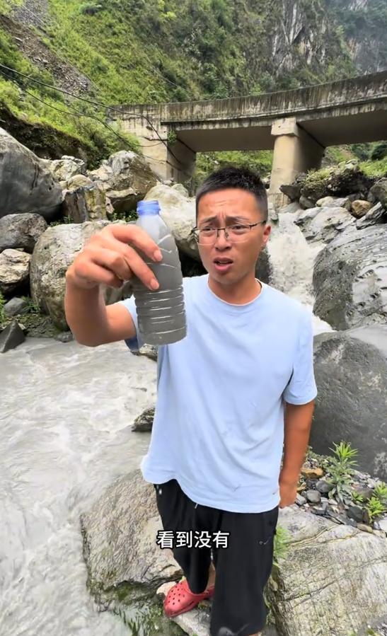 四川一矿区被曝污水直排金沙江