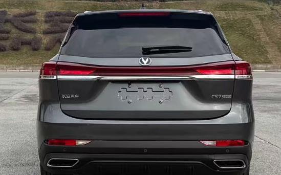 长安CS75放大招！6.89万起大7座SUV，颜值爆表动力强？