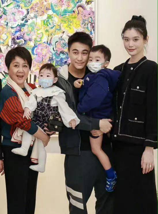 老公何猷君去看王嘉尔演唱会，奚梦瑶却在苦读，这怎么能开心起来