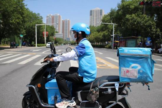 励志！外卖小哥收到上海交大研究生录取通知 
