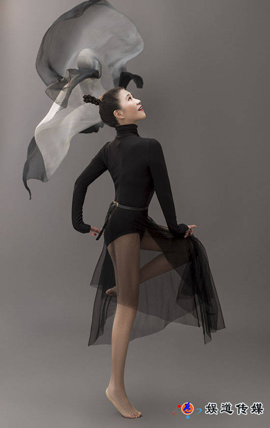 著名舞蹈家夏冰：《妹娃要过河》用舞蹈弘扬民族精神