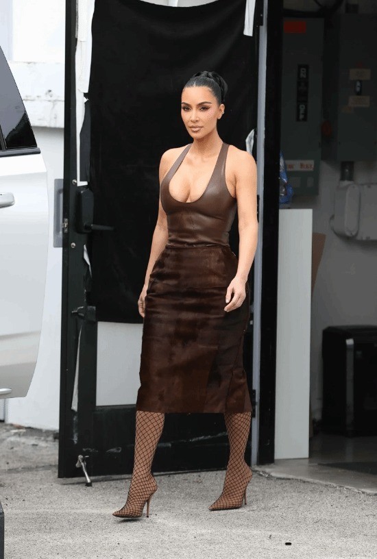 金卡戴珊复工穿2.8万裤袜 网友:对不起只看了硬实力