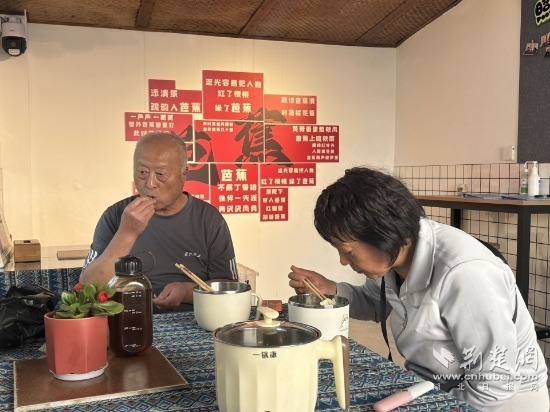 31间“爱心小屋”串起鄂西高速暖心地标