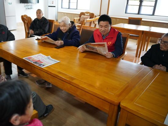 南昌市人大常委会机关走进西湖区社会福利院