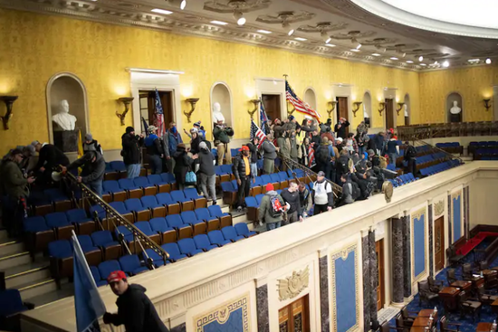 美国国会骚乱140人面临指控 每五人中一人有军事背景