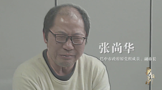 休闲会所里，县委书记一边唱歌喝酒一边研究人事