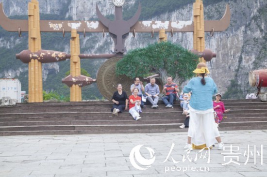 看中国·千家万户的事 贵州化屋村：黔山秀水好风光 乡村振兴路更广