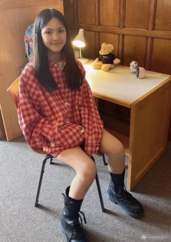 王诗龄留学喜获奖学金曾梦想考牛津 李湘发文恭喜女儿