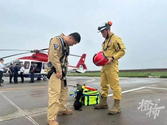 浙江公羊救援队今早用直升机救出26位被困居民 “希望”正在飞过来