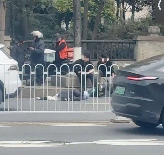 女老師騎電動(dòng)車被校車輾軋身亡 年輕生命戛然而止