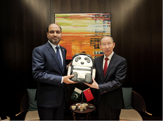 龙宇翔与巴基斯坦驻华使馆国防兼陆军武官古拉姆·穆斯塔法准将亲切会见