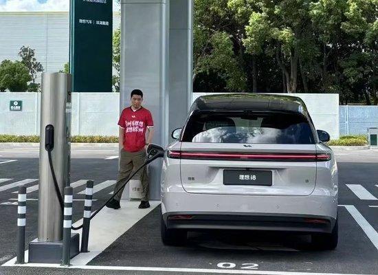 理想汽車?yán)钕霂拮蝇F(xiàn)身常州