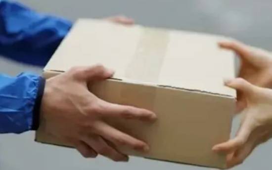 跑腿小哥取走10999元手机后失联 店主报警维权