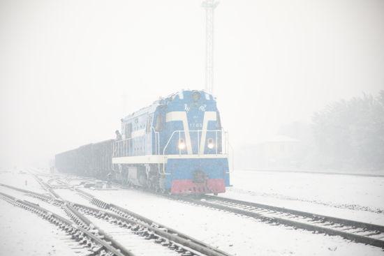 黑龙江多地降雪 哈铁全力保障运输 确保旅客安全出行