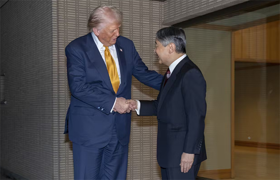 特朗普访日拜会日本天皇，临走时称赞德仁天皇是“一个伟大的人” 会谈气氛融洽