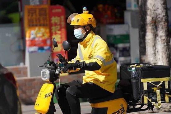 骑手称新国标电动车影响送外卖 安全与效率矛盾凸显