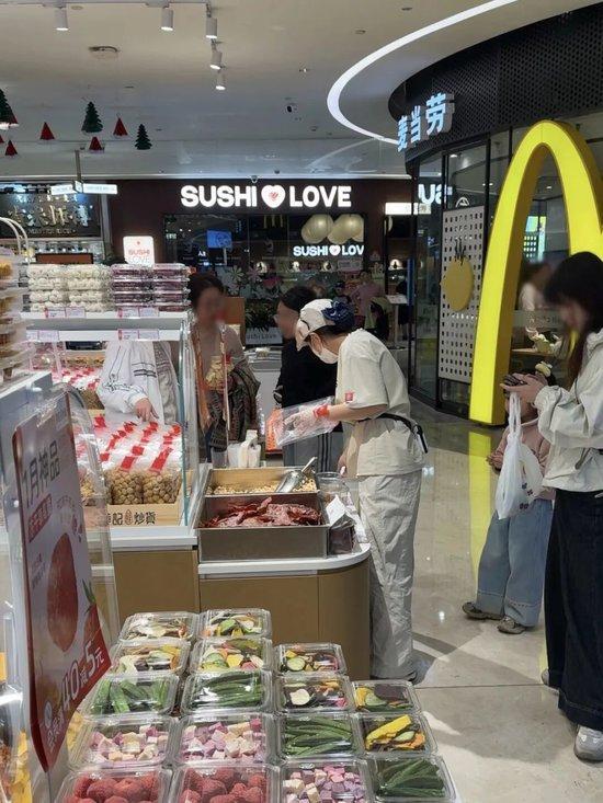 高端炒貨價(jià)格猛漲至200元1斤 薛記珠寶店引發(fā)熱議