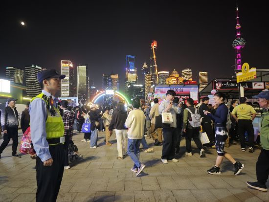 上海水警立体护航北外滩滨江大客流 科技赋能安保