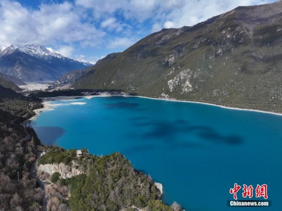 西藏林芝:春日巴松措静谧柔美