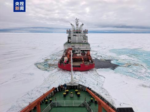 南極考察隊完成中山站卸貨 兩船駛離卸貨作業(yè)點