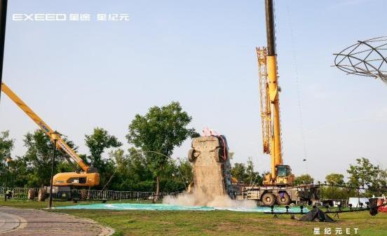 25万买豪车露营神器，拖房车骑行全能，户外生活爽翻天