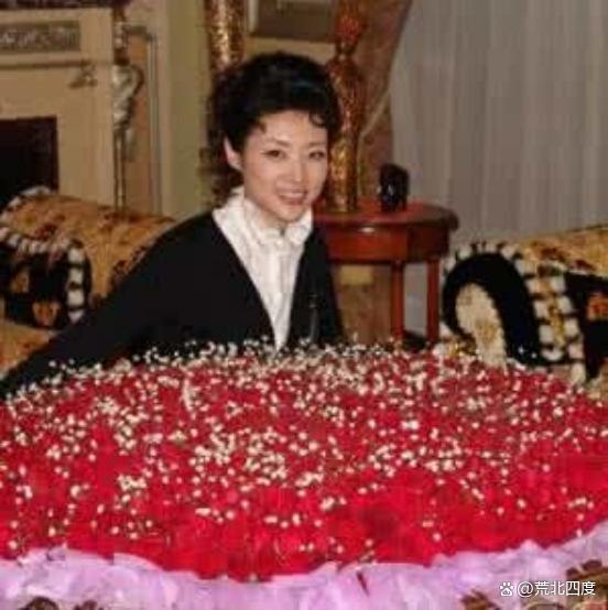 从“央视一姐”到“央企董事长”, 相比董卿, 周涛走了不同的大道