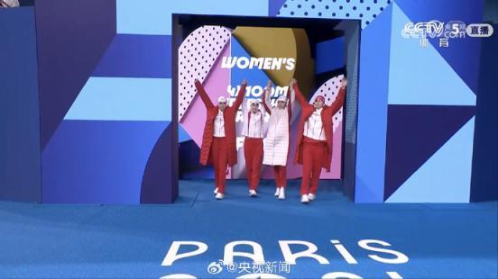 破亚洲纪录！中国队获女子4×100米自由泳接力铜牌