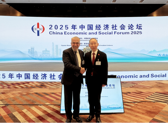 龙宇翔出席2025年中国经济社会论坛