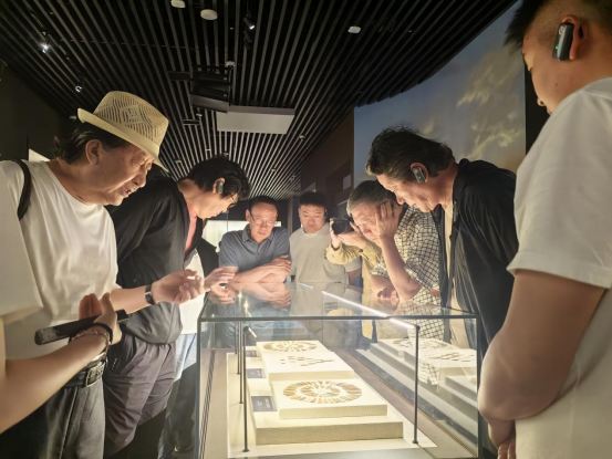 走遍中国:采风呼伦贝尔,偶遇嘎查那达慕的质朴风情