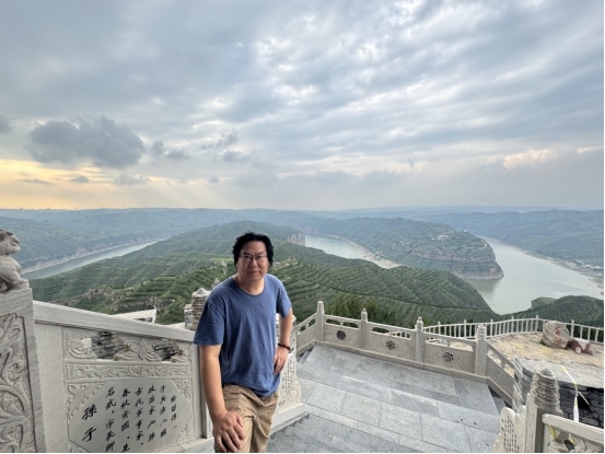 “走遍中国”：黄河湾畔寻真意，写生正得天地心