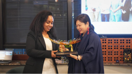 从丝路厅到世界舞台，六国大使夫人共叙“她力量”