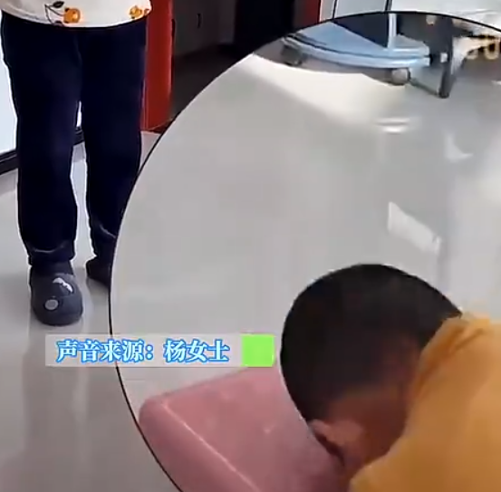 孙子拜年磕头用力过猛心疼坏奶奶，果然还是隔代亲