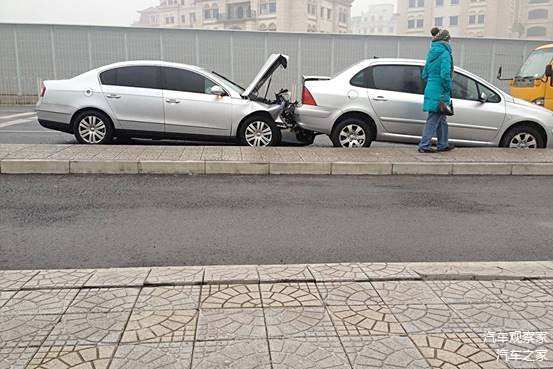 小車遇事故緊急剎車遭追尾 保持車距控制速度是關鍵