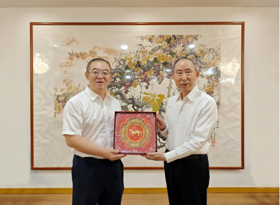 龙宇翔与西安石油大学党委书记常江亲切会见