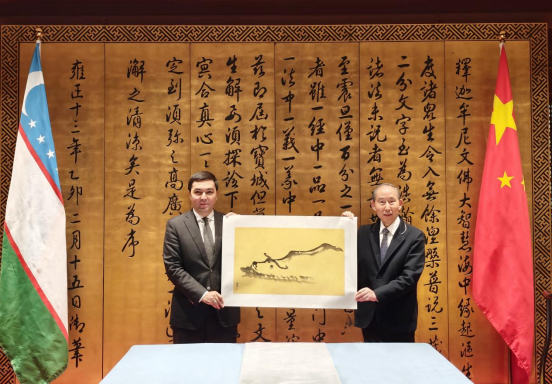 龙宇翔会见乌兹别克斯坦政府代表团一行
