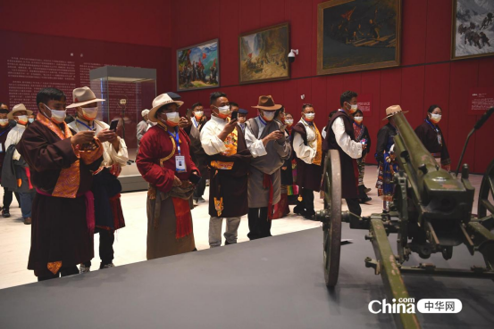 西藏基层干部赴京学习班第二期学员参观毛主席纪念堂、国家博物馆