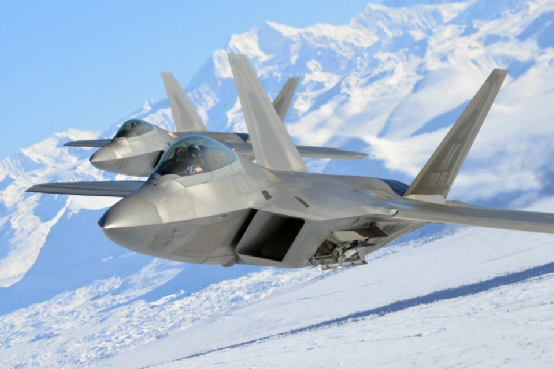 为欧洲战场设计的美国空军F-22战斗机并不适合辽阔的太平洋