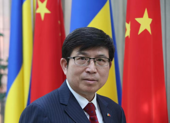 撤侨幕后:驻乌外交官曾被枪指头