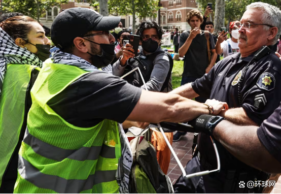 纽约大学抗议者高喊加沙与警察对峙 全美校园紧张升级