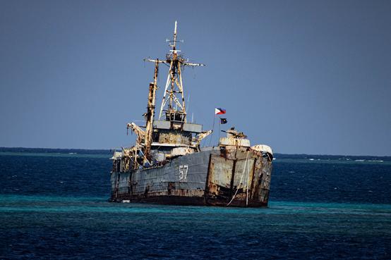 菲非法“坐滩”船只独家影像 严重锈蚀，生态危机预警