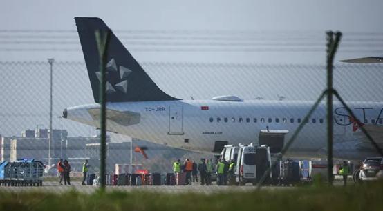 “我有炸弹，所有人都会死”，土耳其航空一航班因乘客Wi-Fi名称含“炸弹威胁”紧急迫降 虚假威胁引发紧急预案