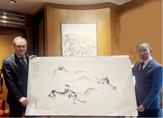 龍宇翔應(yīng)邀出席摩爾多瓦駐華大使杜米特魯·貝拉基什離任晚宴