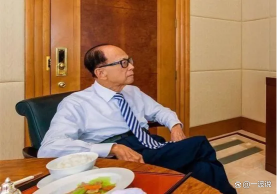 从买下半个英国，到如今闪电大撤退：这回3900亿身家李嘉诚又先下车了 高位变现再布局