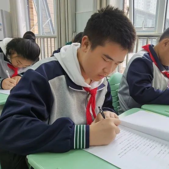 济南虞山路学校举办七年级英语素养大赛