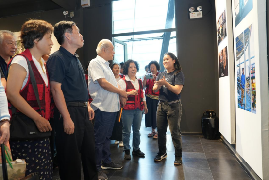 “索光照眼·王安怿摄影艺术展”在西安建筑科技大学贾平凹文学艺术馆开幕