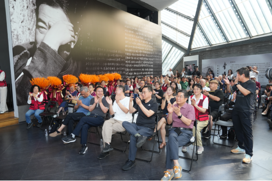 “索光照眼·王安怿摄影艺术展”在西安建筑科技大学贾平凹文学艺术馆开幕
