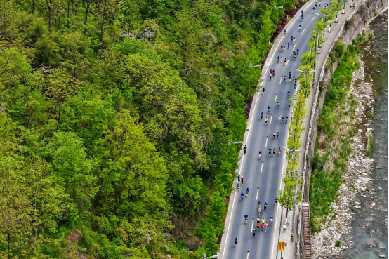 5000名跑者共赴山水之约 2026镇安马拉松赛完美收官